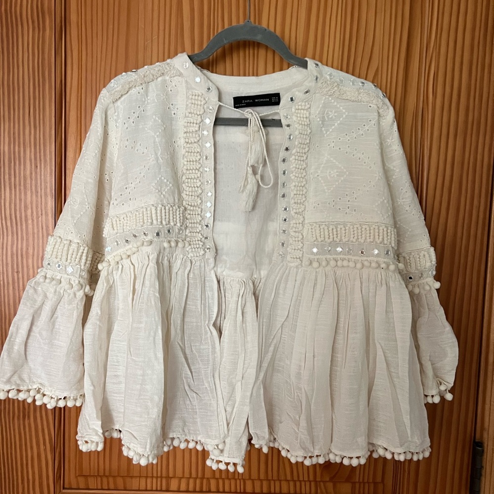 Zara Women’s Lace-Trimmed Flowy Blouse